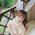 元NGT48・川越紗彩、“白バニー”風のランジェリーショット!1st写真集未公開カットを披露 画像