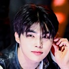 ZB1パク・ゴヌク、表参道に姿現す！雨のなかで輝き増す“東京ボーイ”に「日本の風景と相性良すぎ」【PHOTO】 画像