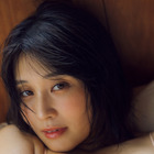 35歳・高橋凛、大人の色気が漂うグラビア！ランジェリーまとって“圧巻バスト”披露 画像