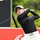 メリハリ抜群なスタイルに目が行く…韓国女子ゴルファー、タイト目ポロシャツから際立つ美貌に反響【PHOTO】 画像