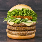 黒毛和牛パティを贅沢3枚重ね！フレッシュネスバーガー、「九条ネギと西京味噌バーガー」パティ増量して17日より販売 画像