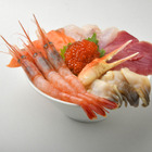 活ホッキ、カニ、白子などの高級ネタ満載の海鮮丼が777円！「北海道じゃらん」で1,000円以下の豪華どんぶりを大特集 画像