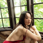 35歳女優・甘妻里菜、目指すのは令和の愛人！“大人の余裕”漂わせる妖艶グラビア披露 画像