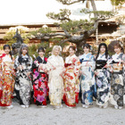 NMB48キャプテン・塩月希依音ら新成人メンバー10人が華やかな晴れ着姿に！「二十歳のつどい」に登場 画像