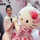 「大胆美脚がまぶしい」BLACKPINK・ジス、ハローキティとコラボ！ 愛らしいキャラクターにも負けない美貌【PHOTO】 画像