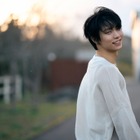 羽生結弦、マジックアワーの振り返りショット！最新写真集『羽』から先行カット公開 画像