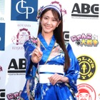 “奇跡の9等身ボディ”斎藤恭代、ミニスカ着物姿で「K-1 GP」ラウンドガールに挑戦！ 画像