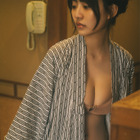 豊田ルナ、温泉旅館を舞台に大胆露出！デジタル写真集より誌面カット公開 画像