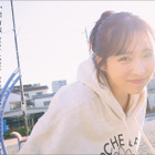 AKB48・小栗有以、「日常のワンシーン」を描いた2026年カレンダー表紙ビジュアルが公開！ 画像