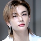 「心臓が持たない」Stray Kids・ヒョンジン、肉体美チラ見せ！色気溢れる眼差しでファンを虜に 画像