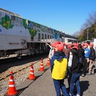 西武鉄道、保線車両「マルチプルタイタンパー」に児童の絵をラッピング　所沢の北中小学校と地域連携 画像