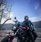 「カッコよすぎる！」「似合いすぎ」若月佑美、ライダー姿を公開！ 画像