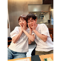 渡辺満里奈、夫・名倉潤と偶然ペアルック！仲良し2ショットに反響 画像