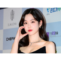 BTS・JUNG KOOKとの熱愛説否定の韓国女優、東京の街並みに溶け込む“幻想的ビジュアル”披露 画像