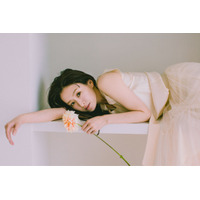 島袋寛子、デビュー30周年記念の新ビジュアル公開＆SNS開設！ 画像