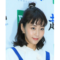 木南晴夏、300万円の超高級ソファで居眠り！？高杉真宙の暴露に「だんだん慣れてきて…」 画像