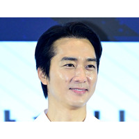 “韓流四天王第2世代”俳優ソン・スンホン、韓国アイドルの結婚式に登場「羨ましい」 画像