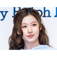 TWICE・サナ、“春の女神”のような美貌で視線をクギ付けに！爽やかルックでイベント出席 画像