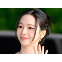 aespa・カリナ、“ピチッ”とへそ出しウェアで隠しきれないボリューム…「MLB」イベントのため上海へ 画像