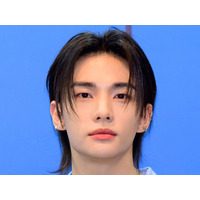 「見惚れてしまう」Stray Kids・ヒョンジン、無造作な長い黒髪で見せた色気に反響続々 画像