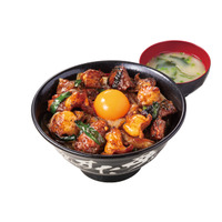 ハラミとホルモンで飯が止まらない！伝説のすた丼屋に500g超の“焼肉すた丼”が登場 画像