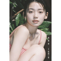 “注目の俳優”南琴奈、20歳の誕生日を記念した写真集『水光』発売！ 画像