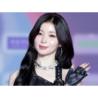 下げすぎじゃない？日本人K-POPアイドル、大胆“腰見せファッション”に視線集中「きゃー！」 画像