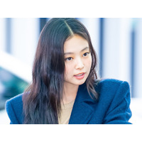 一糸まとわぬアヴァンギャルドな姿も…BLACKPINKジェニーとCHANELの縁、雑誌カバーに登場 画像