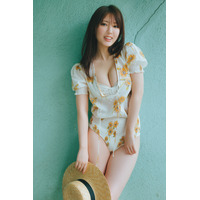 令和のグラビアクイーン・沢口愛華が『FLASH』表紙＆巻頭10Pで“貫禄の美”！ 画像