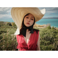 須田亜香里、行き先をあみだくじで決定!? 海外の旅フォトブック『アカリノアルヒ』が発売決定 画像