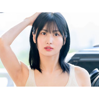 TWICE・モモ、リトル・モモとお揃いコーデ！真っ赤な“レース衣装”のユーモラス2ショット公開 画像