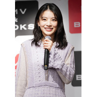 「令嬢すぎる」表紙に登場した出口夏希の衣装に注目 画像