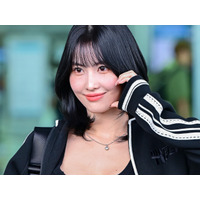 「お願いだから服を着て」TWICE・モモ、際どすぎ…？“脇腹丸見え”ファッションで視線独占 画像