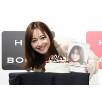 佐々木希、カレンダー発売！スッピン＆短パンショットは「普段の私」「子供が撮ってくれたかのよう」 画像