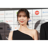 佐々木久美がエレガントな黒ドレス姿披露　SSFF & ASIAレッドカーペットで存在感 画像