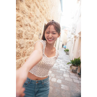 乃木坂46・金川紗耶1st写真集『好きのグラデーション』全国10店舗でパネル展開催！先行カットも公開 画像
