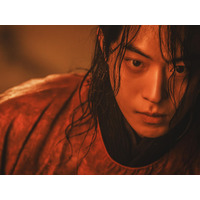 俳優ナム・ジュヒョク、鋭い眼差しに釘付け！除隊後初の復帰作Netflix『トングン』スチール解禁 画像