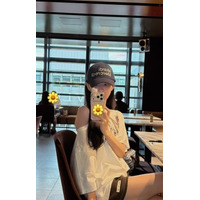 堀未央奈、美脚が映えるショートパンツ姿を披露！ 画像