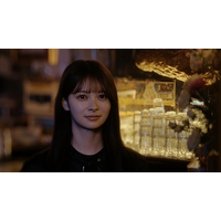 丘みどりのデビュー20周年の新曲「まだ半ば」MVにAKB48・伊藤百花がゲスト出演！ 画像