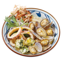 丸亀製麺、夏の新定番『冷たーい旨塩うどん』が21日より登場！今年は海鮮＆ねばとろの新作2品も 画像