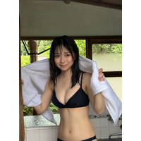 池本しおり、濡れ髪＆黒ビキニの反響ショットに「可愛すぎ」と絶賛の声 画像