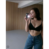 村重杏奈、黒のブラで美バストを披露！「綺麗な谷間」とファン絶賛 画像