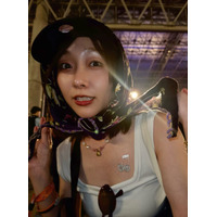 須田亜香里、白タンク＆へそ出しデニムで人生初フェスに参戦！「フェスファッション最高にイカしてる」とファンに好評 画像