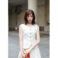 AKB48・小栗有以、爽やかな白のワントーンコーデを披露！洗練された着こなしに反響 画像