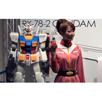ガンダム携帯第2弾予約開始！――充電台に完全オリジナルのガンダムプラモデル 画像