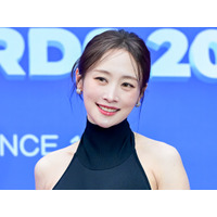 ヴィーナスラインあらわ…KARA・ニコル、“大胆肌見せ”姿に視線集中「ヤバい」「色っぽい」 画像