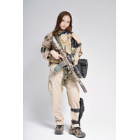 元NGT48・川越紗彩、サバゲー雑誌の表紙で“ガチ装備”披露！セクシーなチャイナコスプレ姿も 画像