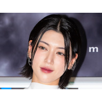 “ベッドシーン”で早くも話題！韓国映画デビューの三吉彩花、血しぶき浴びたスチールが公開 画像