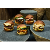 京都ならではの食材使用の限定バーガーや、“ぬれ生地”を使った限定ドーナツが登場！ 画像