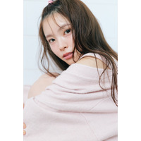 乃木坂46・森平麗心、キュートな笑顔でくつろぐ姿！6期生グラビア企画に登場 画像